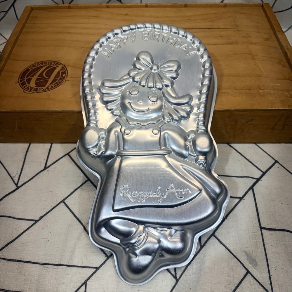 Wilton Raggedy Ann Cake Pan Silver Vintage 1981 Happy Birthday Jump Rope 5023797